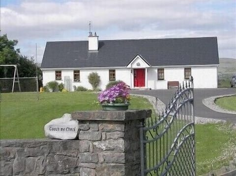 Through the gates of Teach Mo Chroi'