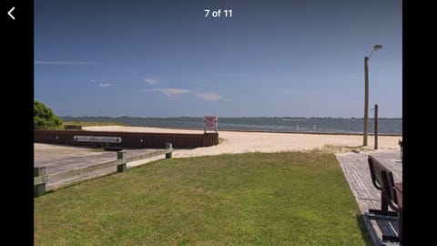 Beach nearby, sun loungers, beach towels