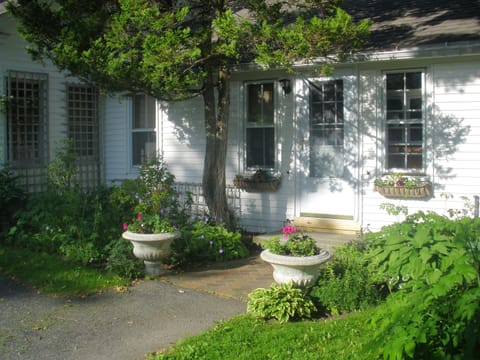 Entrance to Cottage. Parking in front
