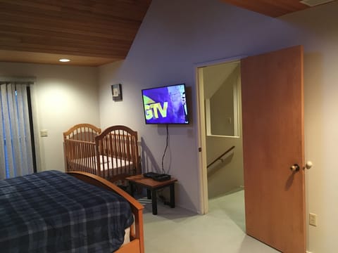 2nd Level Master Bedroom w/Crib
