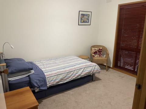 3 bedrooms, iron/ironing board, bed sheets