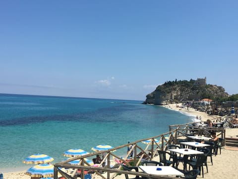 Beach nearby, sun loungers, beach towels