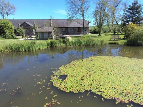 Stunning lakeside setting