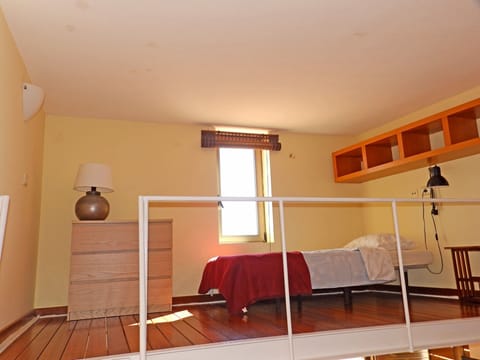 3 bedrooms, in-room safe, iron/ironing board, internet