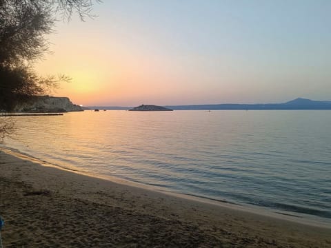 Beach nearby, sun loungers, beach towels