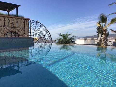 Outdoor pool, an infinity pool