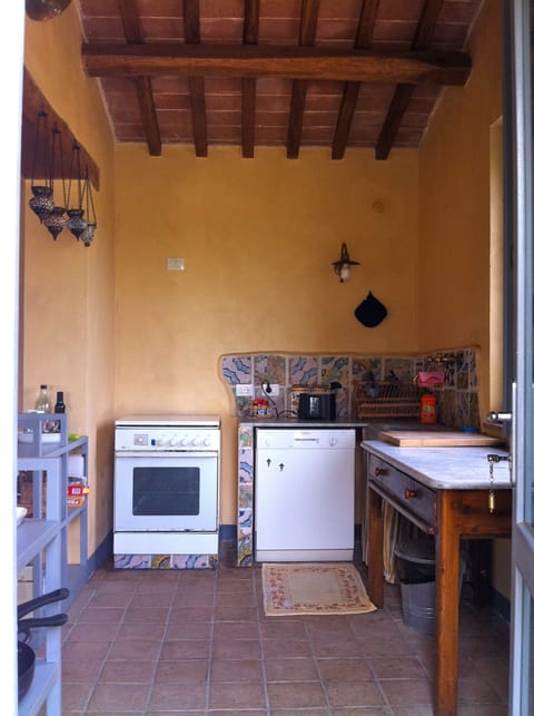 Kitchen (with kettle, toaster, microwave and dishwasher).