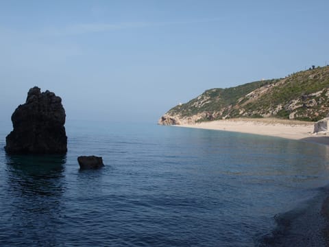 Beach nearby, sun loungers, beach towels