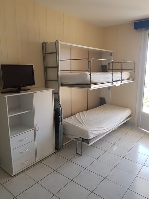 Iron/ironing board, travel crib, free WiFi, bed sheets