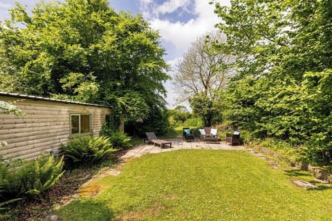 This garden behind the log cabin games room backs on to the paddocks.  It has an all weather sofa and 2 chairs.