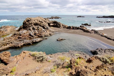 Beach nearby, sun loungers, beach towels