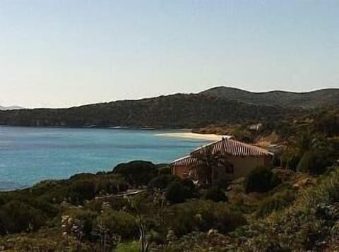 Beach nearby, sun loungers, beach towels