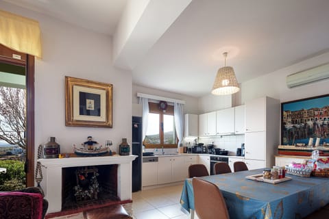 Open plan area with living, dining & kitchen area