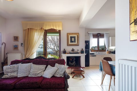 Living room area with direct access to the garden