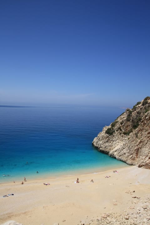 Beach nearby, sun loungers, beach towels