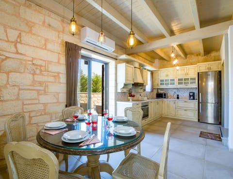 Fully equipped kitchen, Dining room