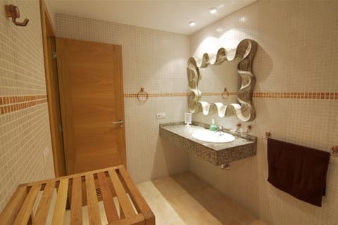 Combined shower/tub, jetted tub, hair dryer, bidet