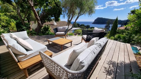 The "Gin & Tonic" terrace with view toward Cap Negre.