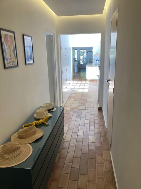 Hallway looking towards livingroom and kitchen
