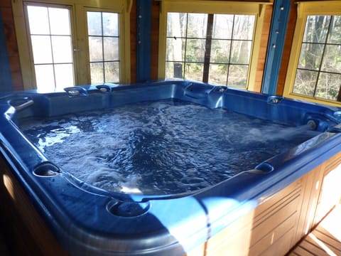 Indoor spa tub