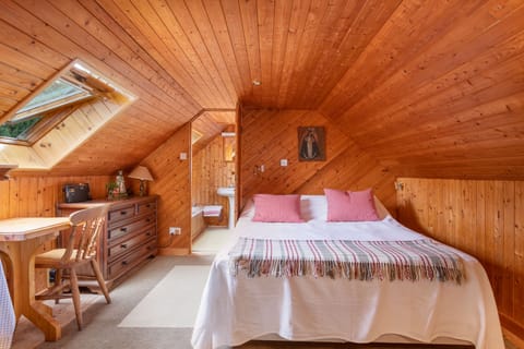 Main Cottage ensuite bedroom upstairs