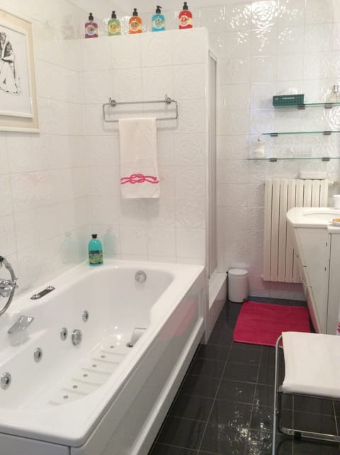 Combined shower/tub, hair dryer, towels, soap