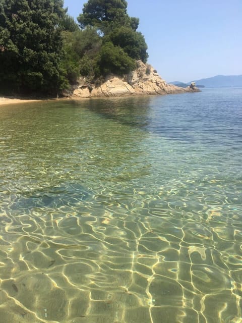 Beach nearby, sun loungers, beach towels