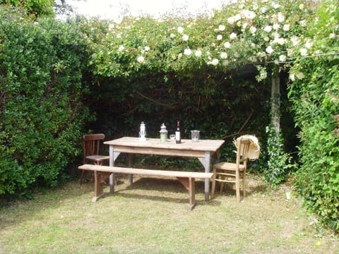 Sunny unoverlooked and secure back garden