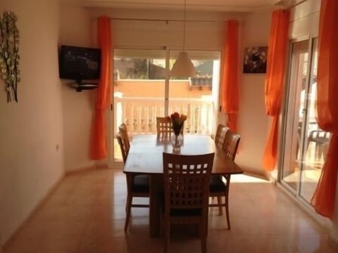 Dinning room with TV and paition access to terrace