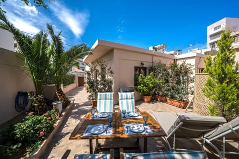 Iro Boutique Home 1 garden