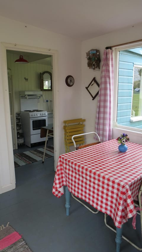 looking towards the kitchen