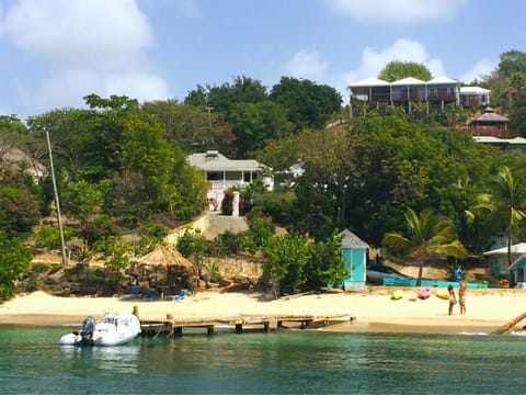 Beach nearby, sun loungers, beach towels