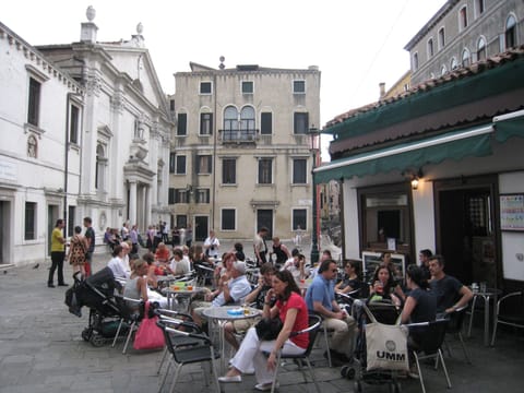 An angle of Formosa Square (few steps away)