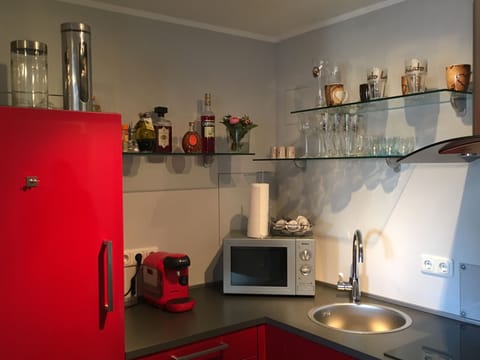 Fridge, microwave, oven, coffee/tea maker