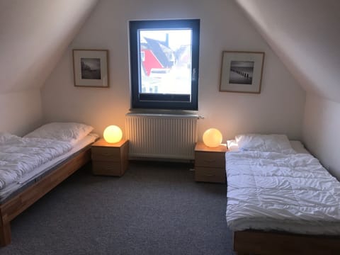 2 bedrooms, travel crib