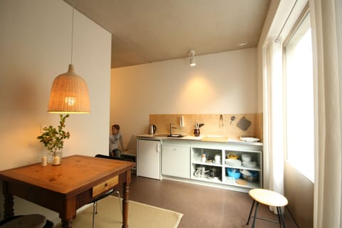 Private kitchen | Fridge, stovetop, coffee/tea maker, electric kettle