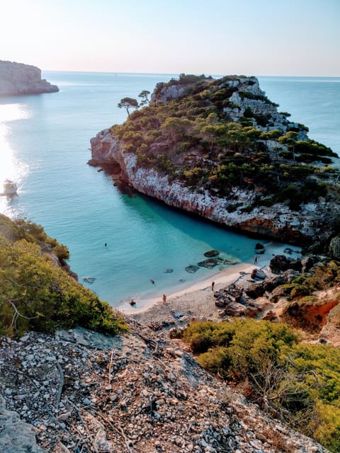 Beach nearby, sun loungers, beach towels