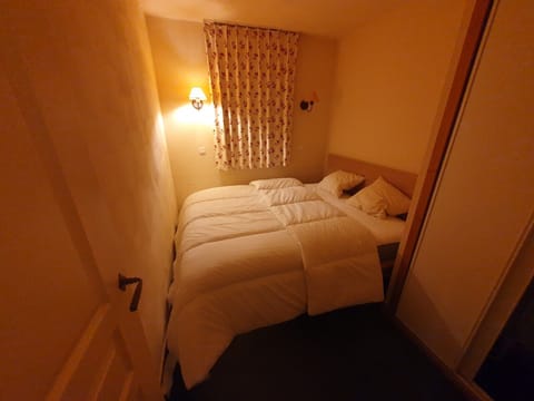 3 bedrooms, travel crib, free WiFi, wheelchair access