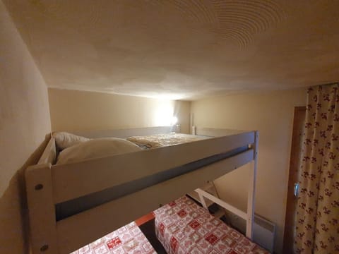 3 bedrooms, travel crib, free WiFi, wheelchair access