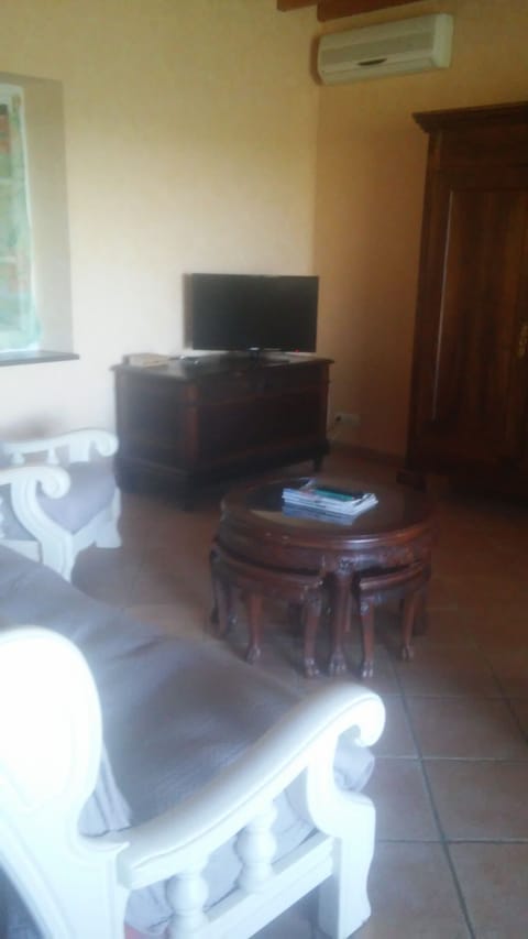 TV, fireplace, DVD player, table tennis