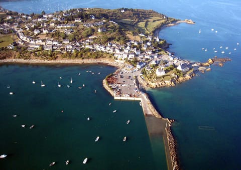 Pors-Even fishing harbour, 5 minutes away on foot