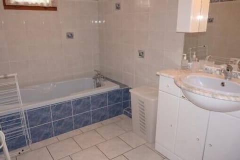 Combined shower/tub, hair dryer