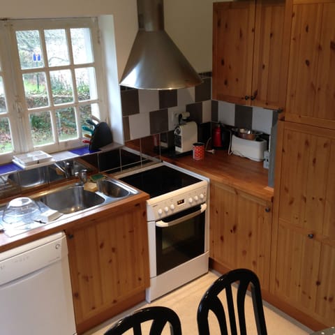 The kitchen – ground floor