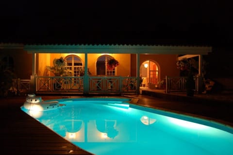 Outdoor pool, an infinity pool