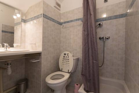 Bathtub, hair dryer, towels, toilet paper