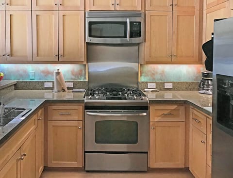 Fully equipped kitchen