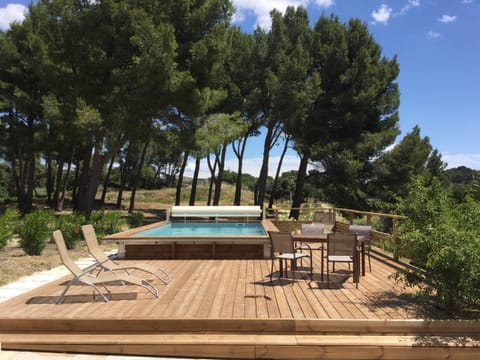 MAUSSANE-LES-ALPILLES vacation rental, Provencal farmhouse to rent with all comfort and a big terrace for 8 people. Online reservation with Plaisirs & Maisons de Provence