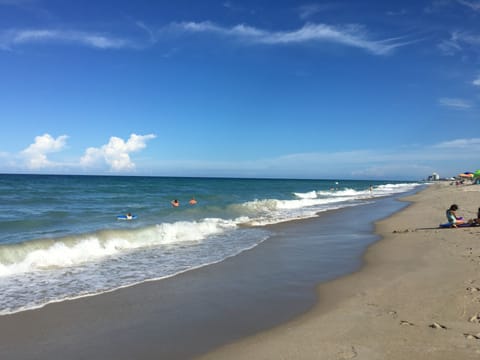 Beach nearby, sun loungers, beach towels