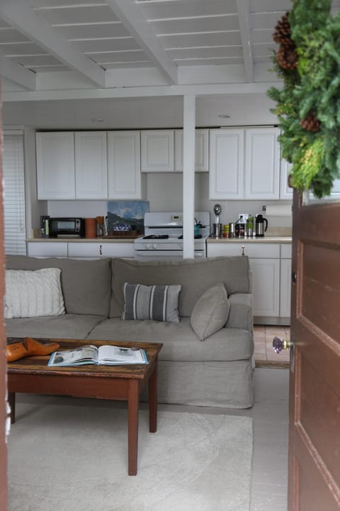 charming entrance to invites you to relax and unwind