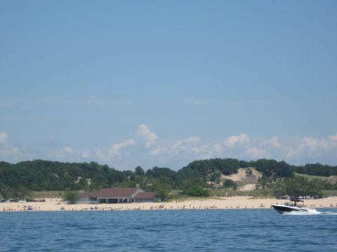 Beach nearby, sun loungers, beach towels